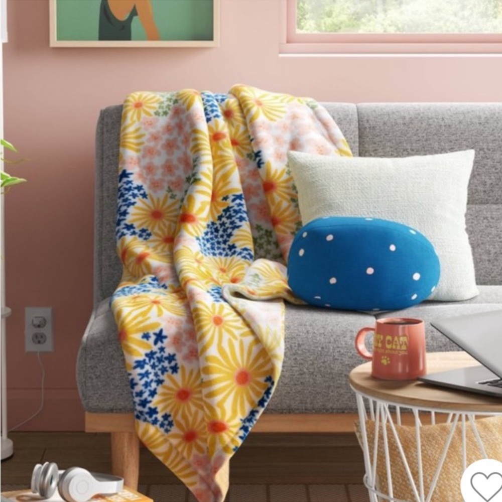 2 Shaped Easter egg throw pillow blue and polka dot - Picture 2 of 3
